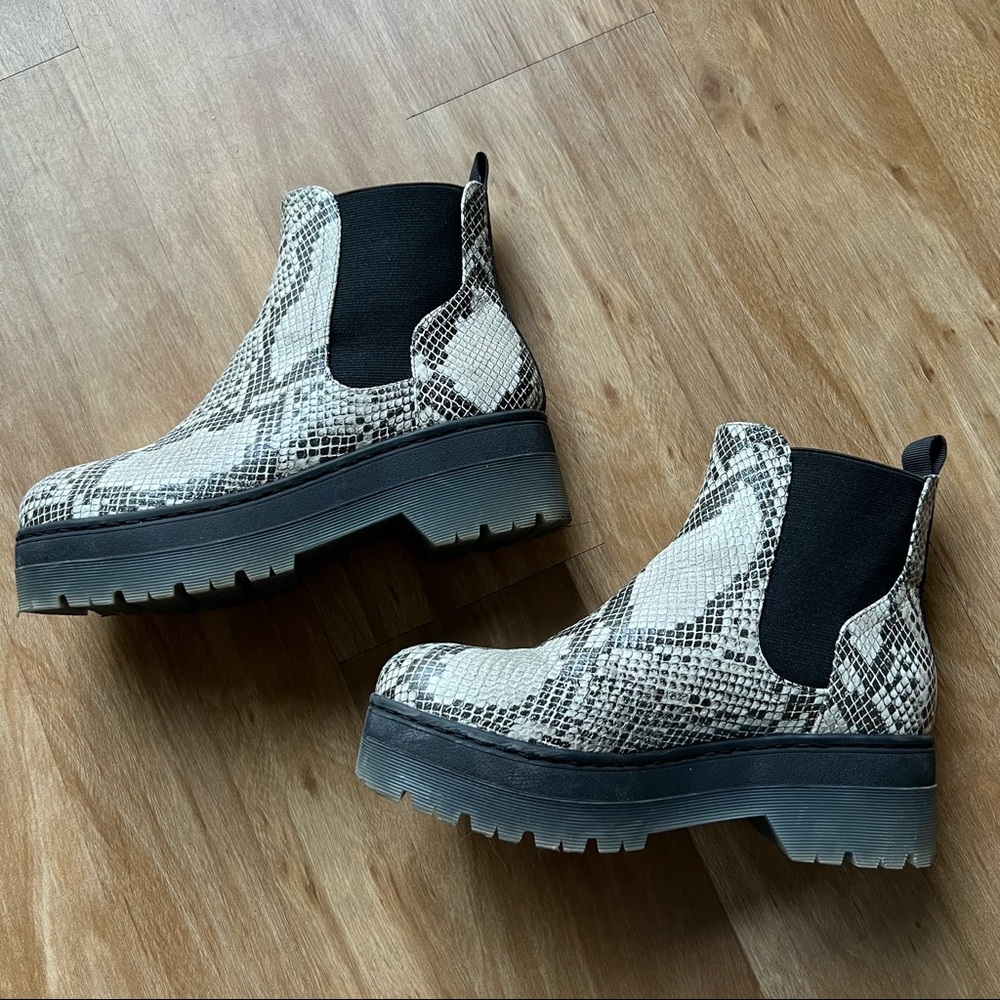 MIA Boots - size 7.5